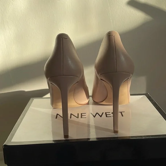 Nine West Nude Tatiana Stiletto Leather Pumps - 8.5 - Picture 3 of 6